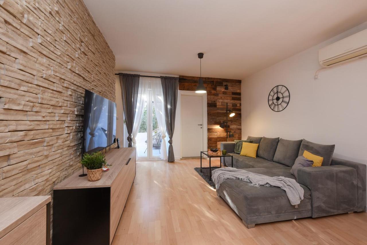 L&R Luxury Apartment- Free Parking Задар Экстерьер фото