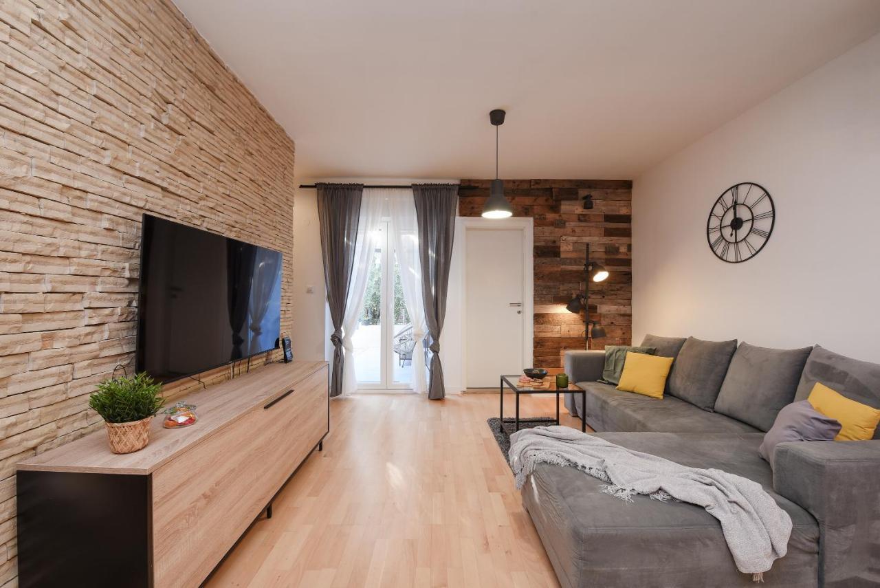 L&R Luxury Apartment- Free Parking Задар Экстерьер фото