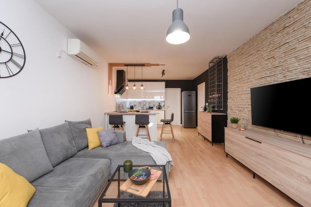 L&R Luxury Apartment- Free Parking Задар Экстерьер фото